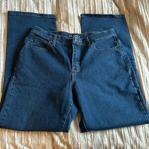 Lee JeanS Sz 10 Short Relaxed Fit, Straight Leg, Stretch Dark Denim